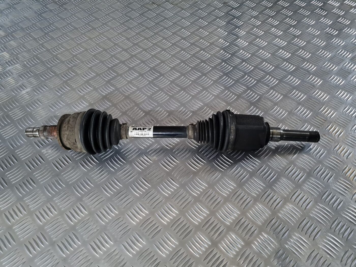 Pusass priekšējā kreisā priekš OPEL INSIGNIA 2016