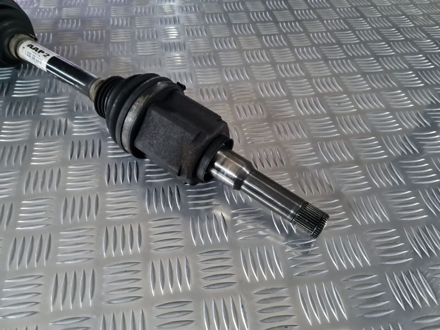 Pusass priekšējā kreisā priekš OPEL INSIGNIA 2016