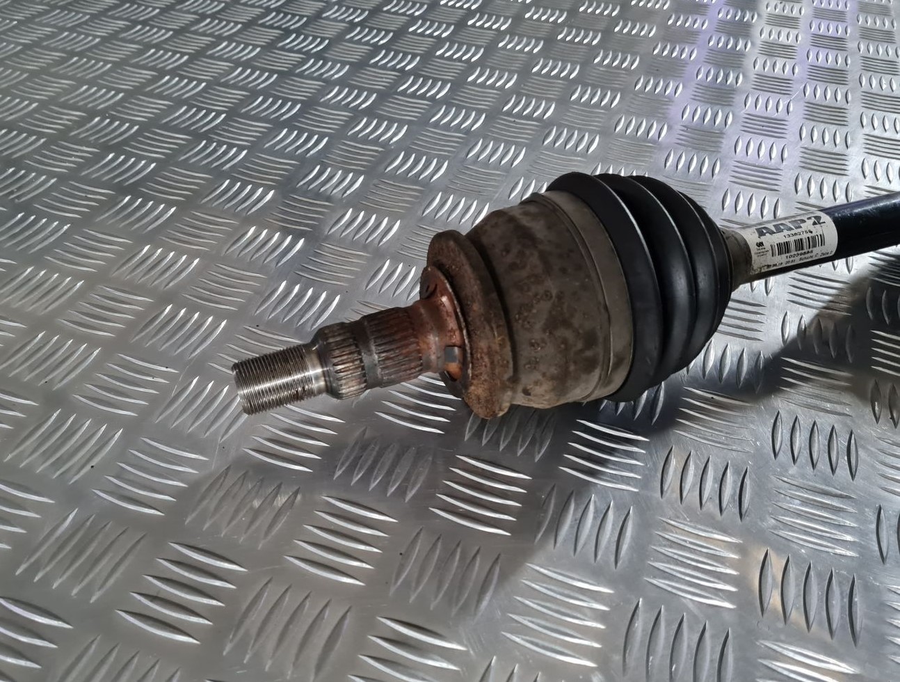 Pusass priekšējā kreisā priekš OPEL INSIGNIA 2016