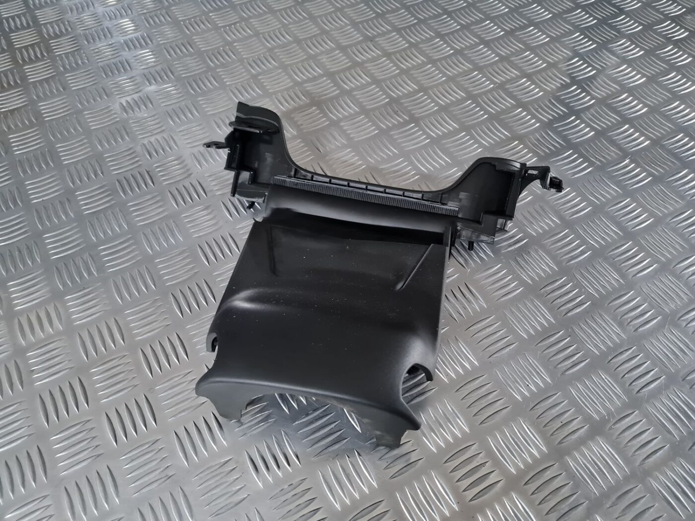 Stūres statnes putekļu aizsargs (salonā) priekš OPEL INSIGNIA 2016 3 Stūres statnes putekļu aizsargs (salonā) priekš OPEL INSIGNIA 2016