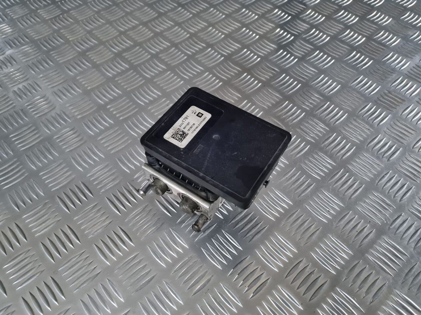 ABS bloks priekš OPEL INSIGNIA 2016 2 ABS bloks priekš OPEL INSIGNIA 2016