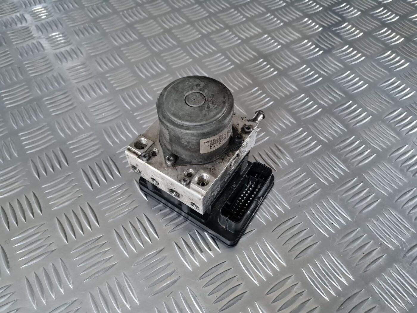 ABS bloks priekš OPEL INSIGNIA 2016 1 ABS bloks priekš OPEL INSIGNIA 2016