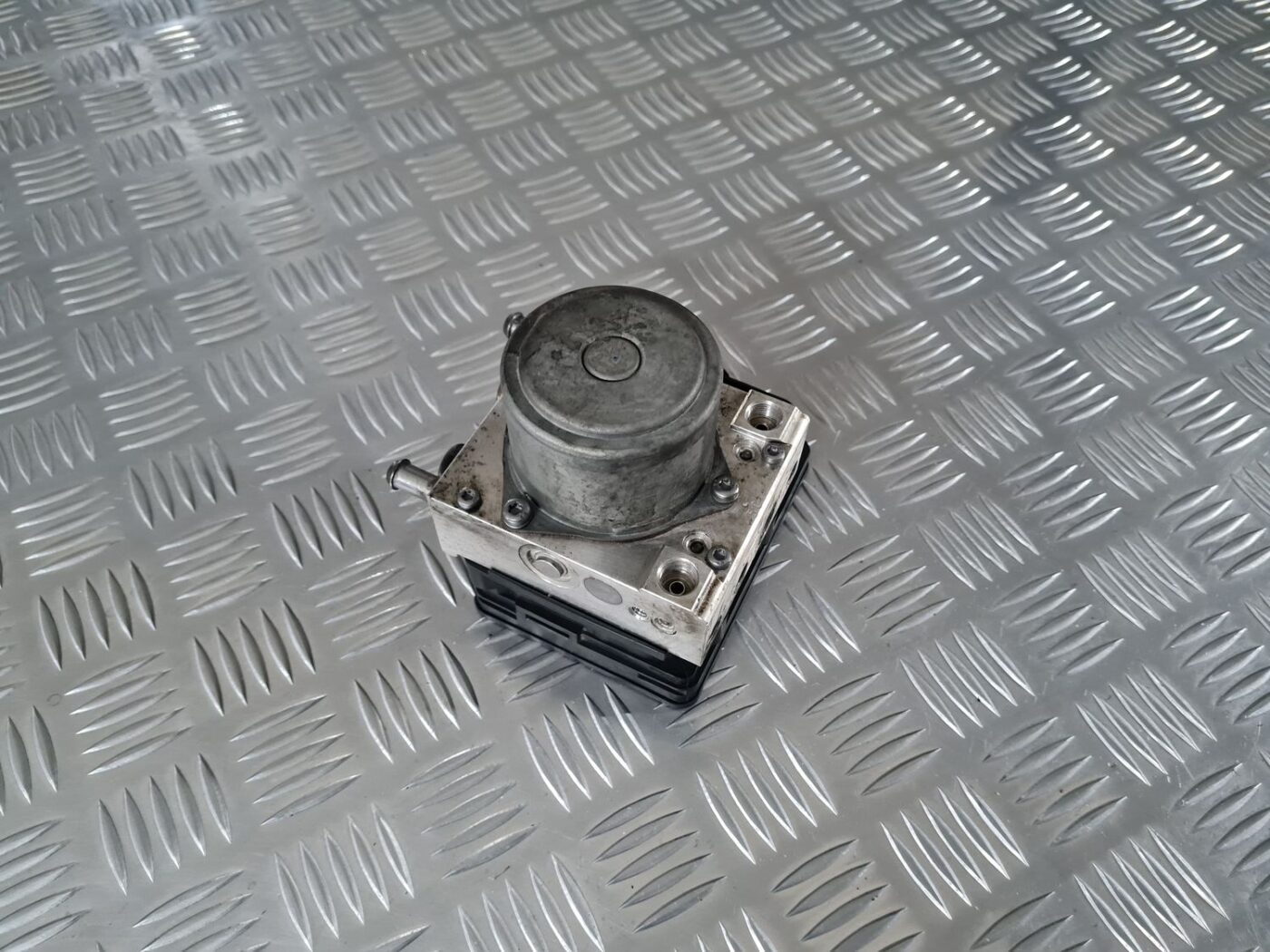 ABS bloks priekš OPEL INSIGNIA 2016 3 ABS bloks priekš OPEL INSIGNIA 2016