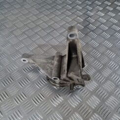 Dzinēja kronšteins priekš OPEL INSIGNIA 2016