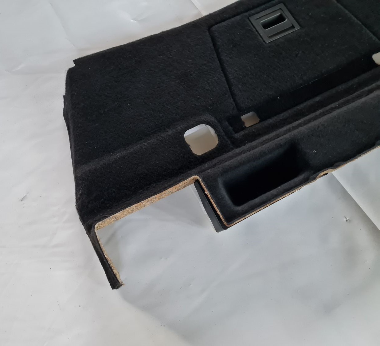 Bagāžnieka nodalījuma sānu apdare priekš OPEL INSIGNIA 2016