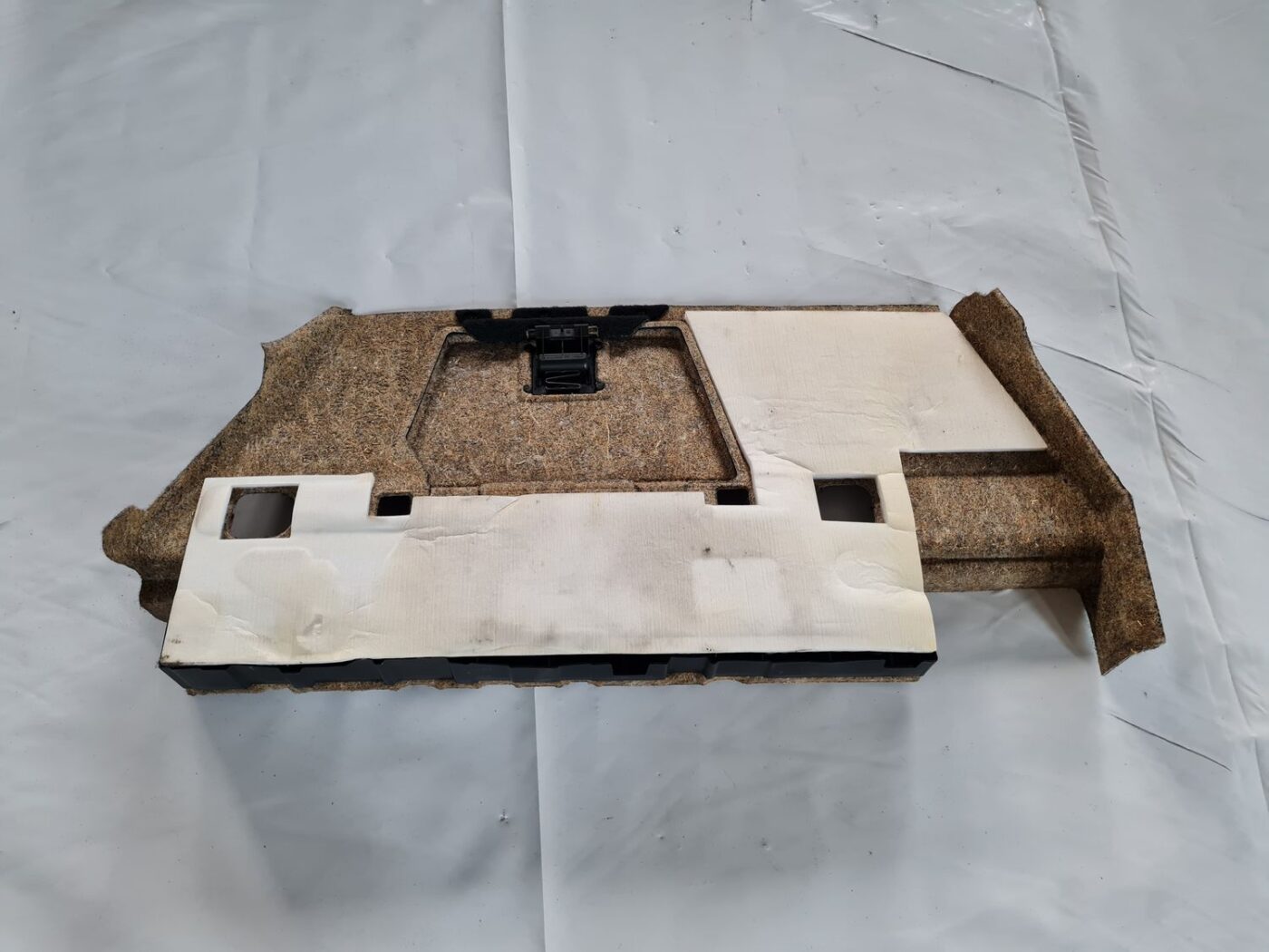 Bagāžnieka nodalījuma sānu apdare priekš OPEL INSIGNIA 2016