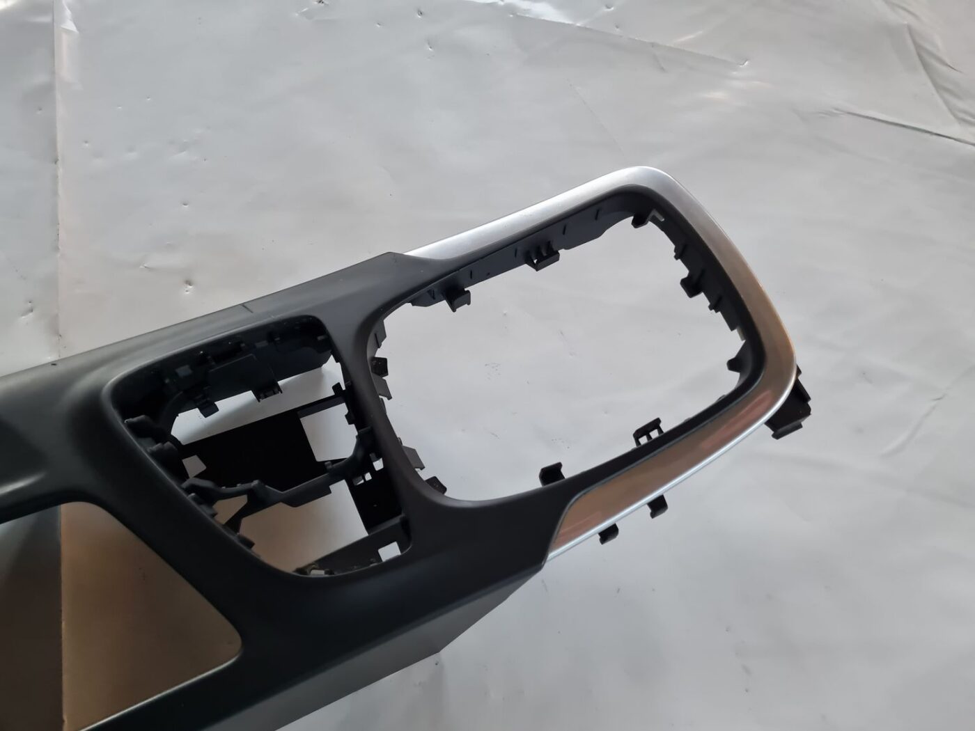 Centrālās konsoles apdares lielākā daļa priekš OPEL INSIGNIA 2016