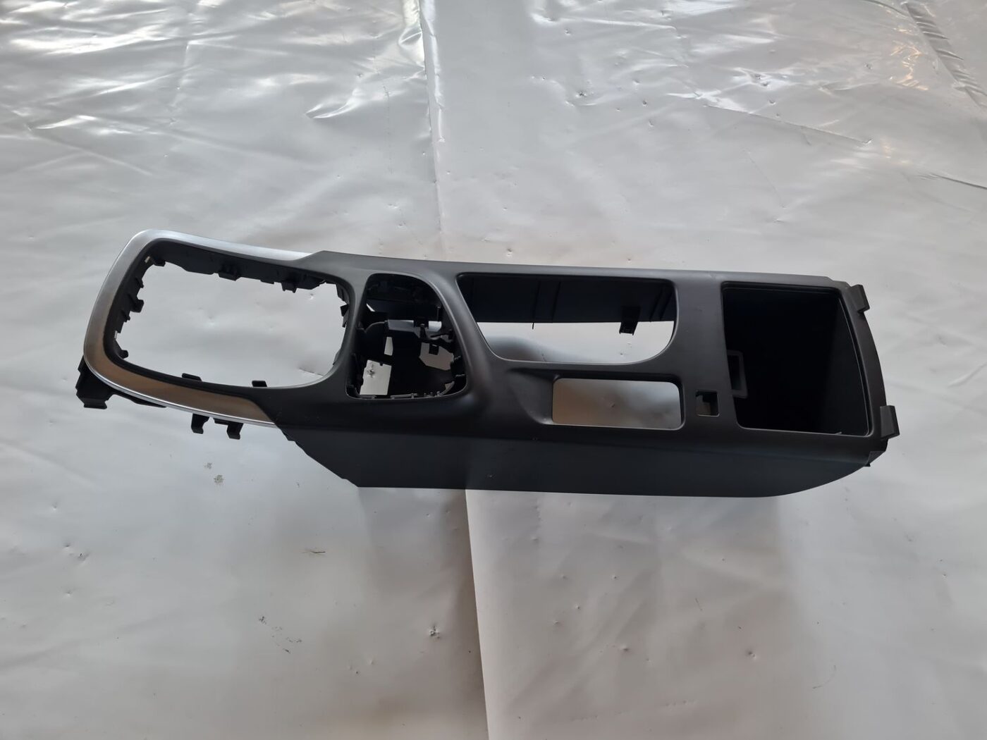 Centrālās konsoles apdares lielākā daļa priekš OPEL INSIGNIA 2016