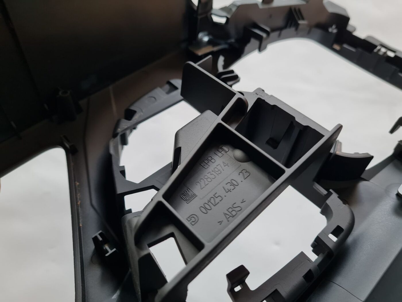 Centrālās konsoles apdares lielākā daļa priekš OPEL INSIGNIA 2016