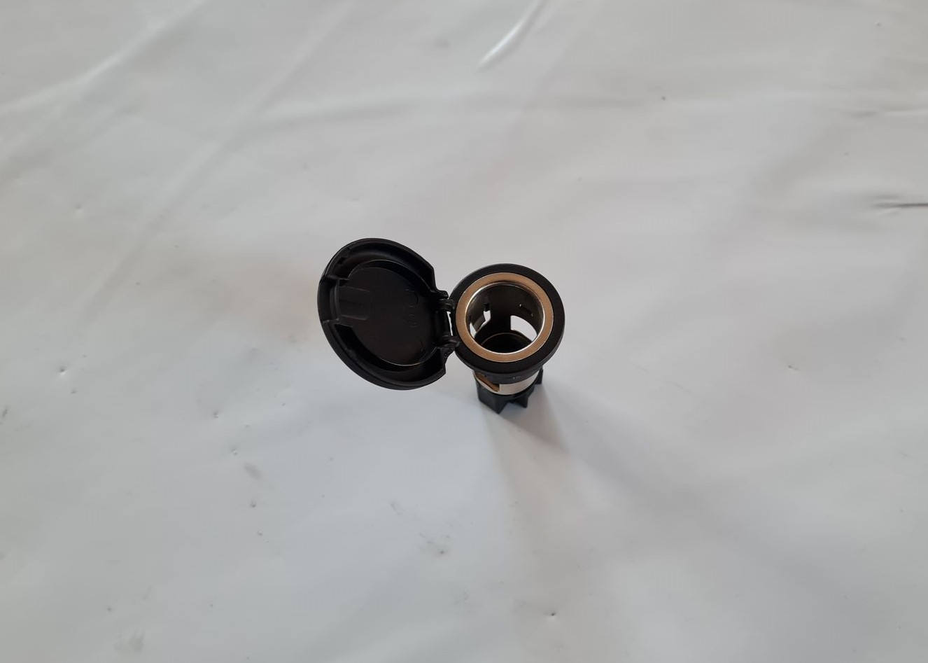 Strāvas kontaktligzda priekš OPEL INSIGNIA 2016