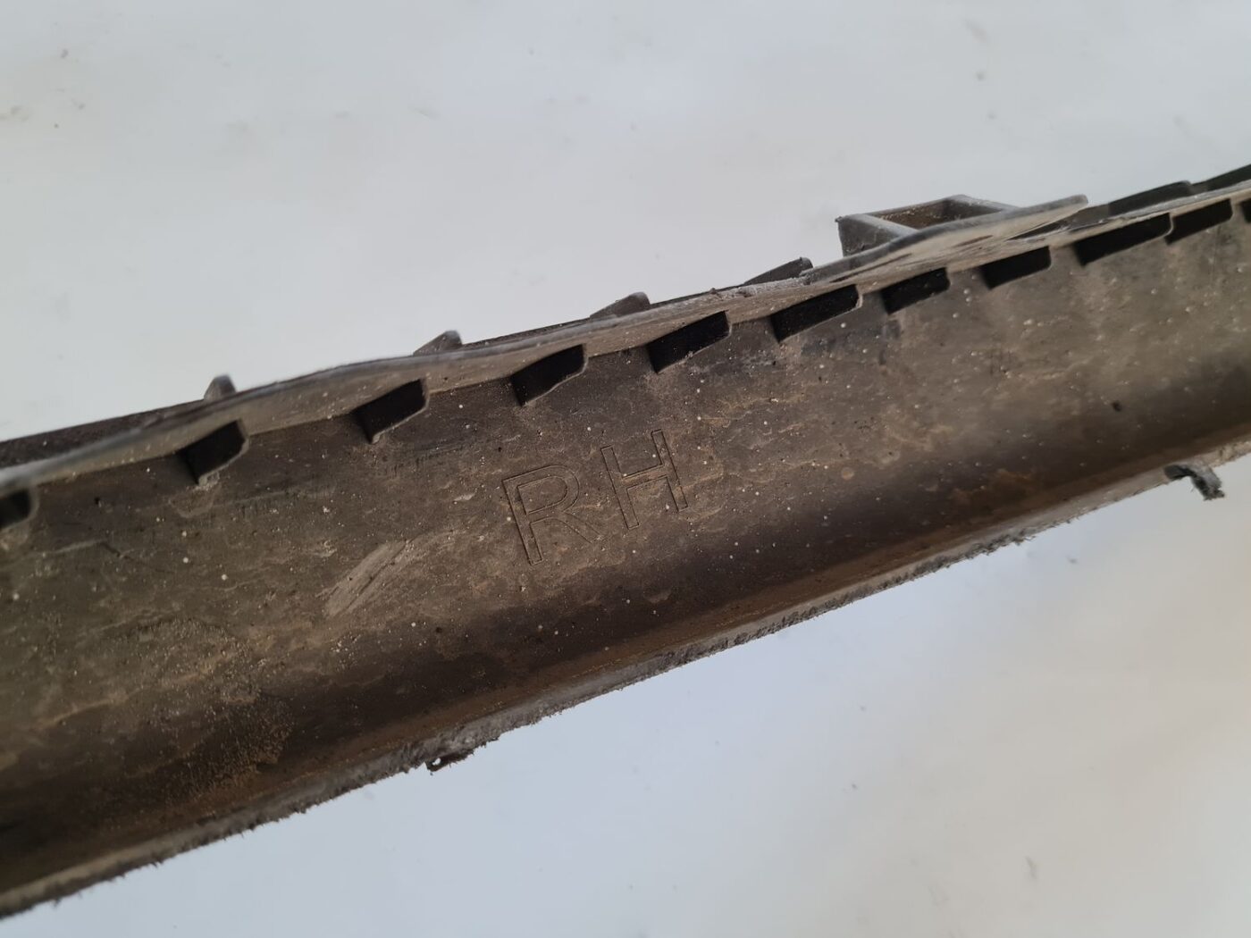 Priekšēja bufera uzlika priekš OPEL INSIGNIA 2016 3 Priekšēja bufera uzlika priekš OPEL INSIGNIA 2016