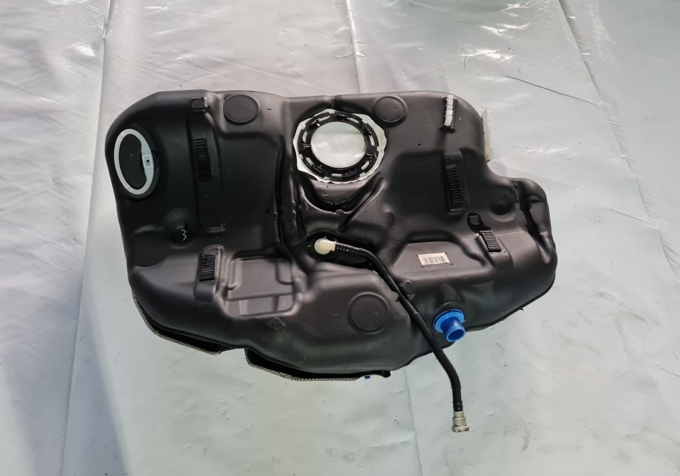 Degvielas tvertne priekš OPEL INSIGNIA 2016 1 Degvielas tvertne priekš OPEL INSIGNIA 2016