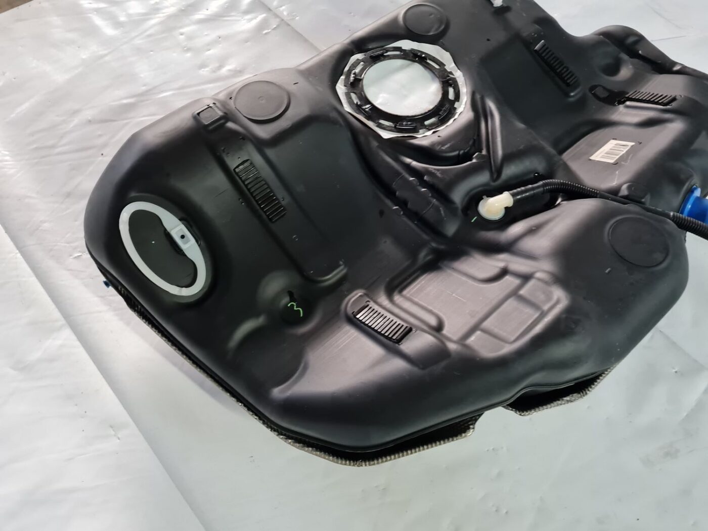 Degvielas tvertne priekš OPEL INSIGNIA 2016 2 Degvielas tvertne priekš OPEL INSIGNIA 2016