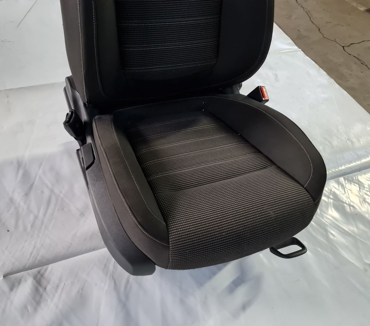 Priekšējais labais sēdeklis priekš OPEL INSIGNIA 2016 3 Priekšējais labais sēdeklis priekš OPEL INSIGNIA 2016