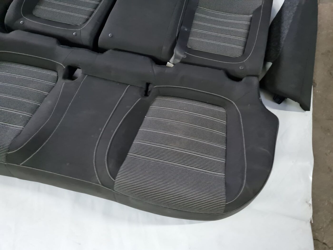 Aizmugurējais sēdeklis priekš OPEL INSIGNIA 2016 2 Aizmugurējais sēdeklis priekš OPEL INSIGNIA 2016