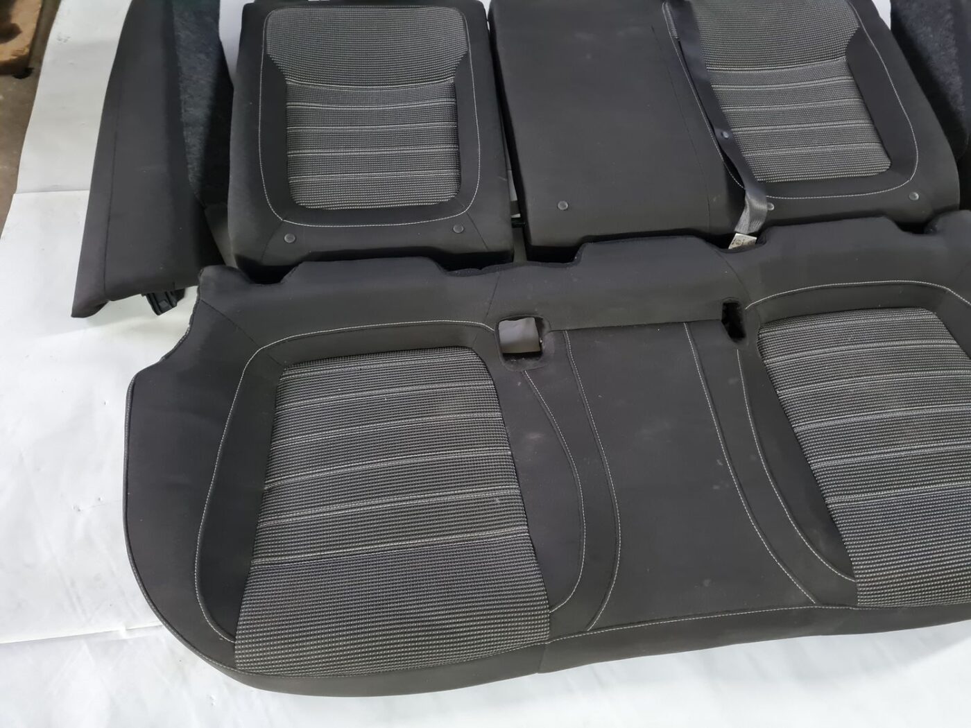 Aizmugurējais sēdeklis priekš OPEL INSIGNIA 2016 5 Aizmugurējais sēdeklis priekš OPEL INSIGNIA 2016