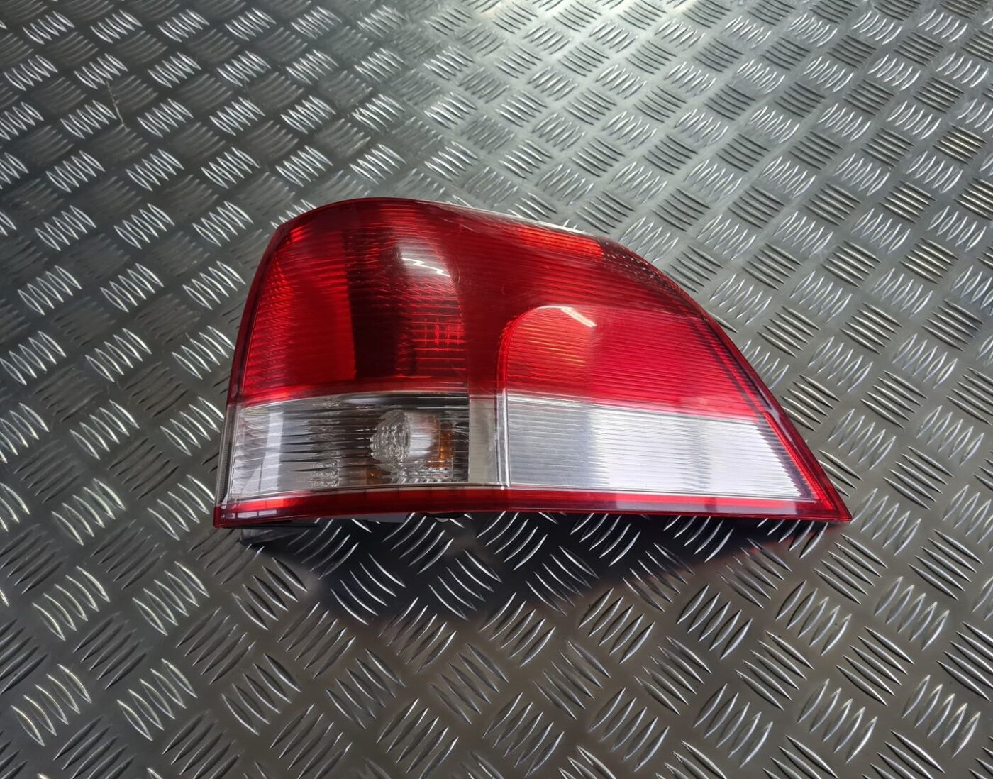 Aizmugurējais labais lukturis priekš OPEL VECTRA C 2008 1 Aizmugurējais labais lukturis priekš OPEL VECTRA C 2008