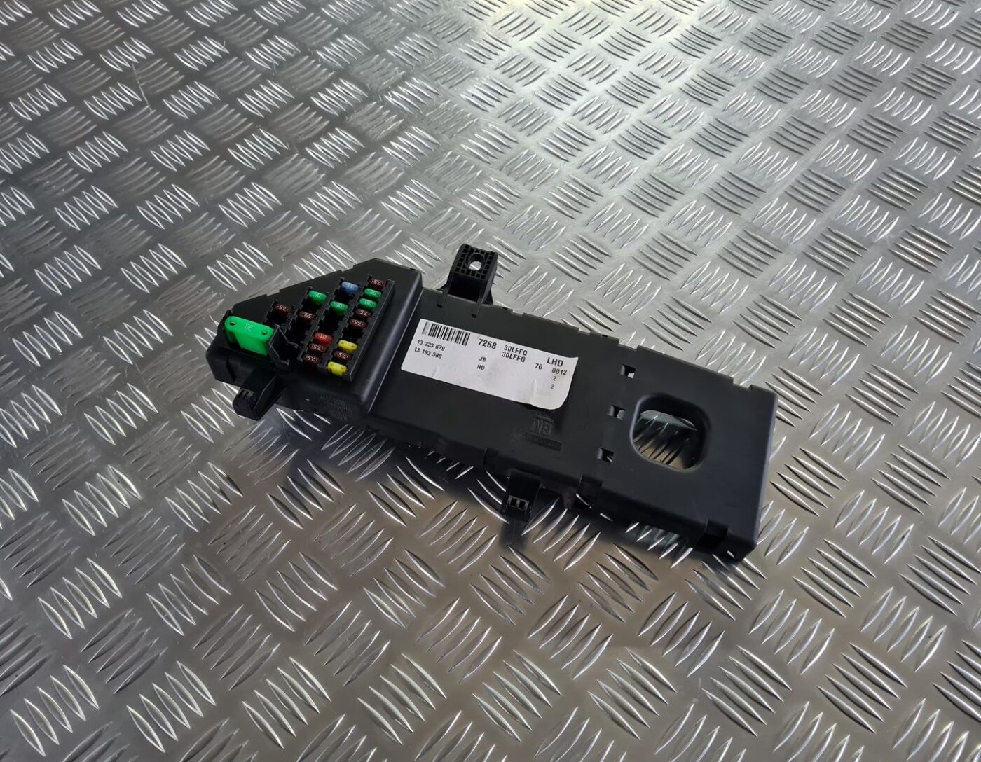 Drošinātāju bloks priekš OPEL VECTRA C 2008 1 Drošinātāju bloks priekš OPEL VECTRA C 2008