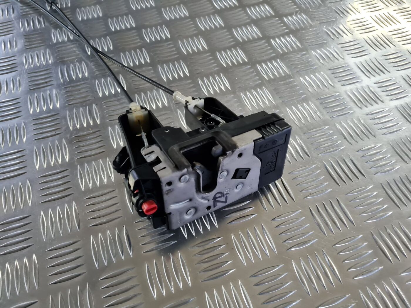 Aizmugurējo labo durvju slēdzene priekš OPEL VECTRA C 2008