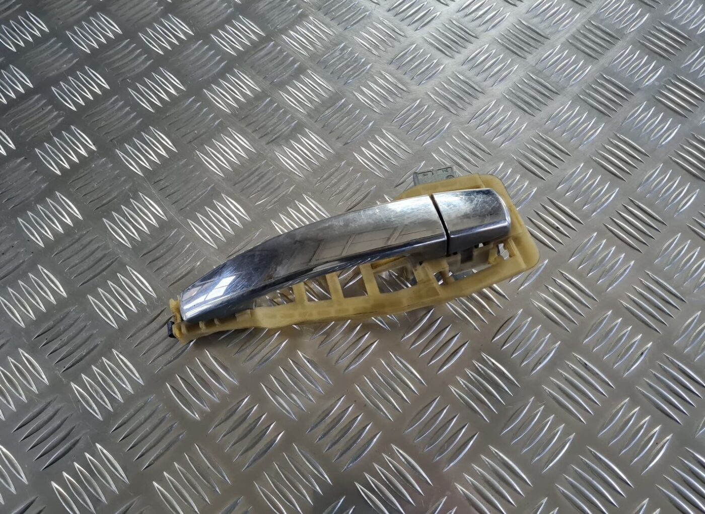 Aizmugurējāis labais durvju rokturis priekš OPEL VECTRA C 2008