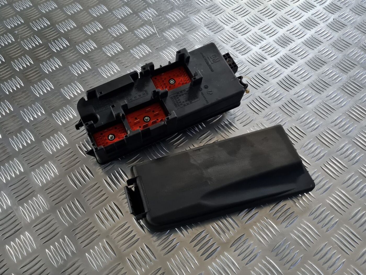 Drošinātāju bloks priekš OPEL VECTRA C 2008