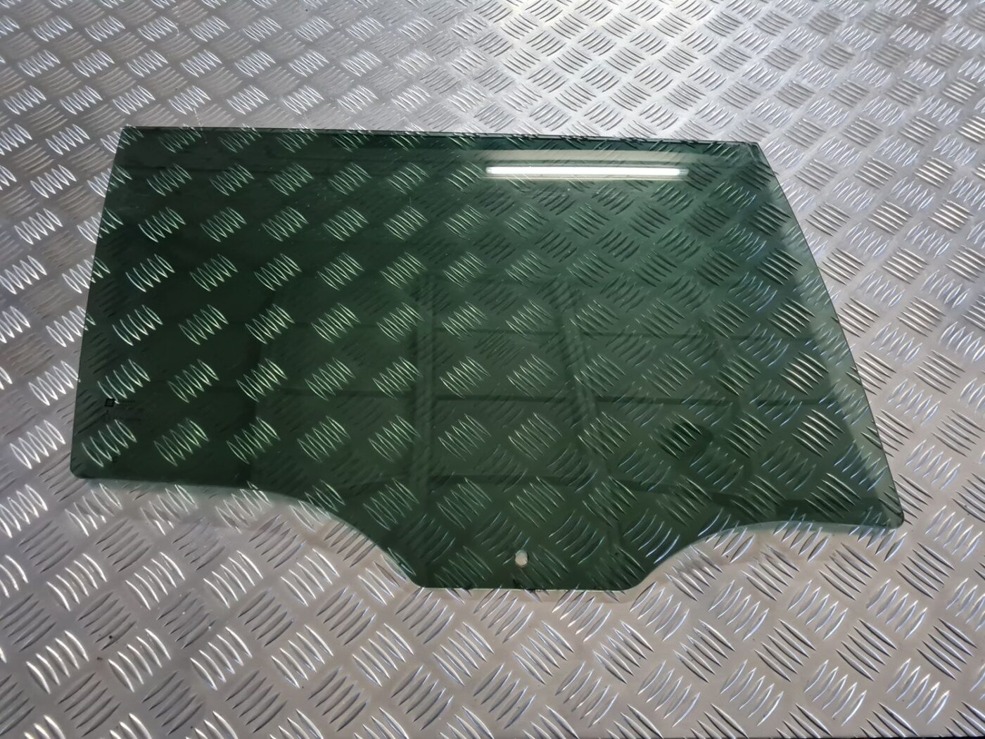 Aizmugurējo labo durvju stikls priekš OPEL VECTRA C 2008