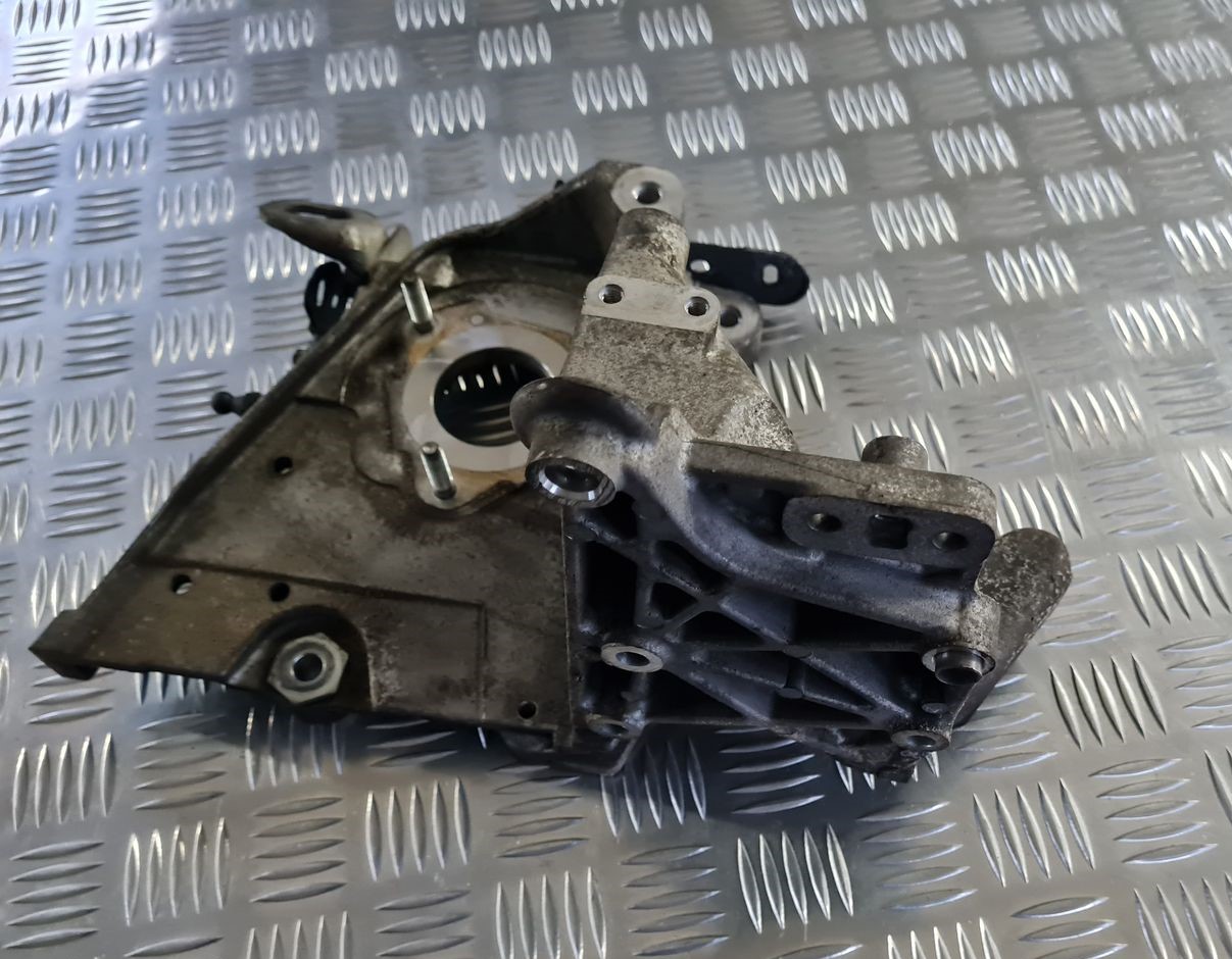 Ģeneratora kronšteins priekš OPEL VECTRA C 2008 2 Ģeneratora kronšteins priekš OPEL VECTRA C 2008