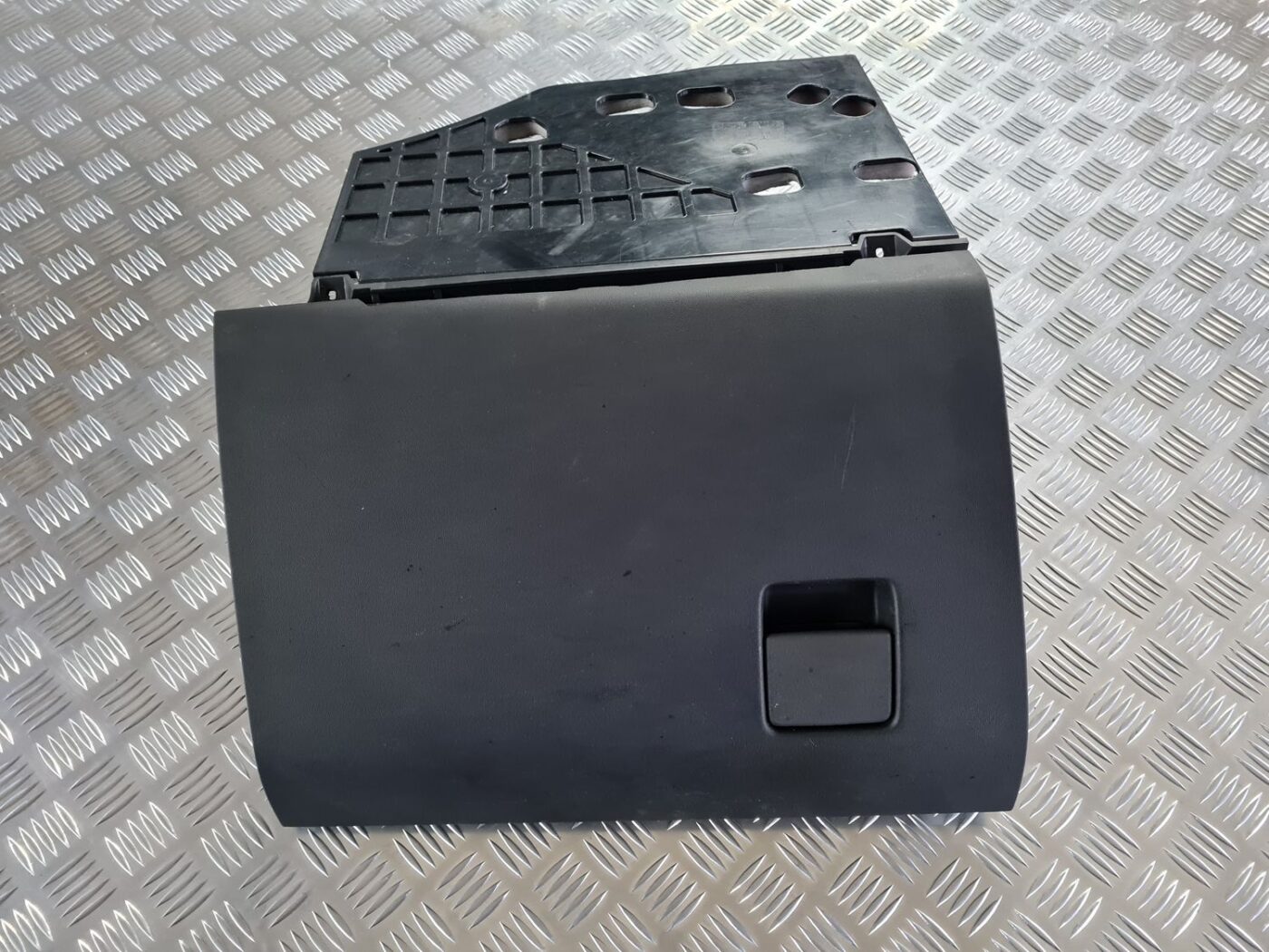 Mantu glabāšanas nodalījums pasažiera pusē priekš OPEL VECTRA C 2008