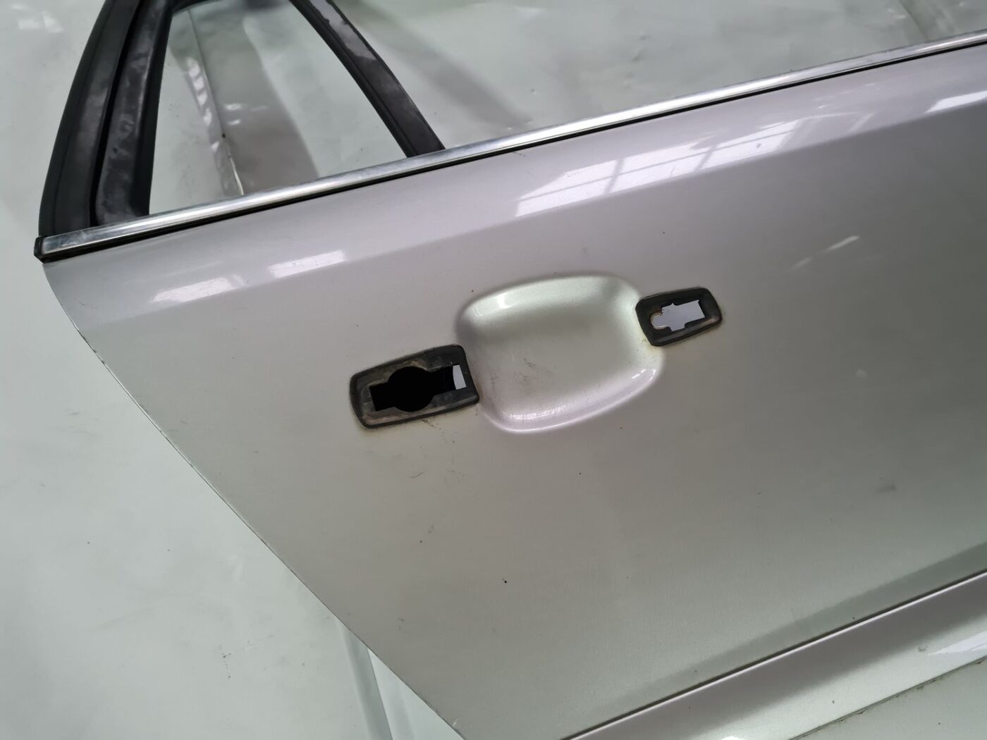 Aizmugurējās labās durvis priekš OPEL VECTRA C 2008 6 Aizmugurējās labās durvis priekš OPEL VECTRA C 2008