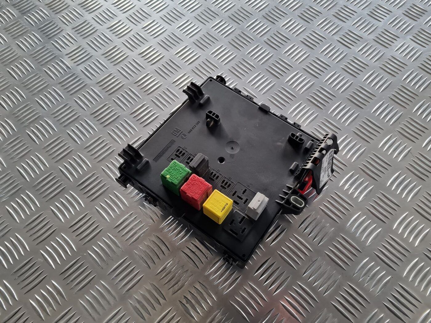 Drošinātāju bloks priekš OPEL VECTRA C 2002 4 Drošinātāju bloks priekš OPEL VECTRA C 2002