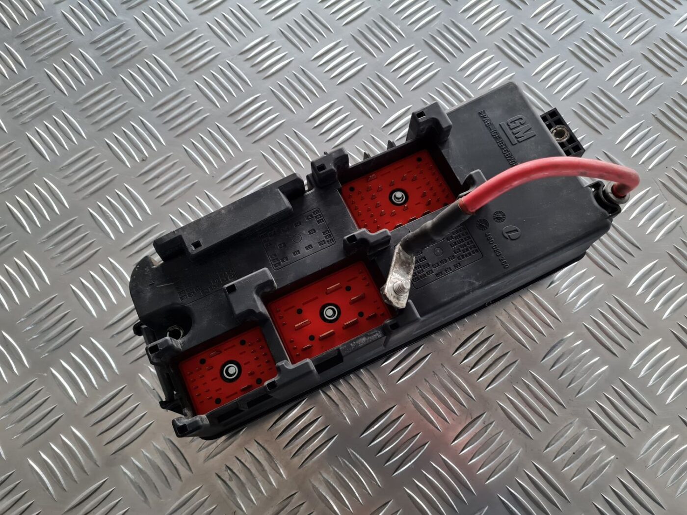 Drošinātāju bloks priekš OPEL VECTRA C 2002 4 Drošinātāju bloks priekš OPEL VECTRA C 2002