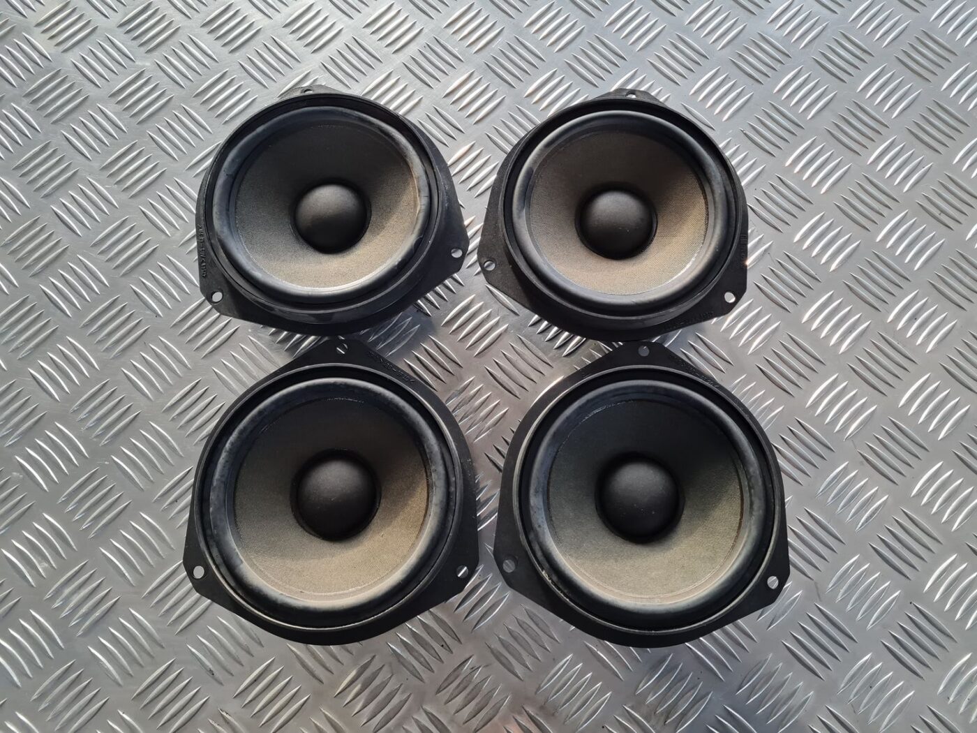 Durvju skaļrunis, apakšā priekš OPEL VECTRA C 2002