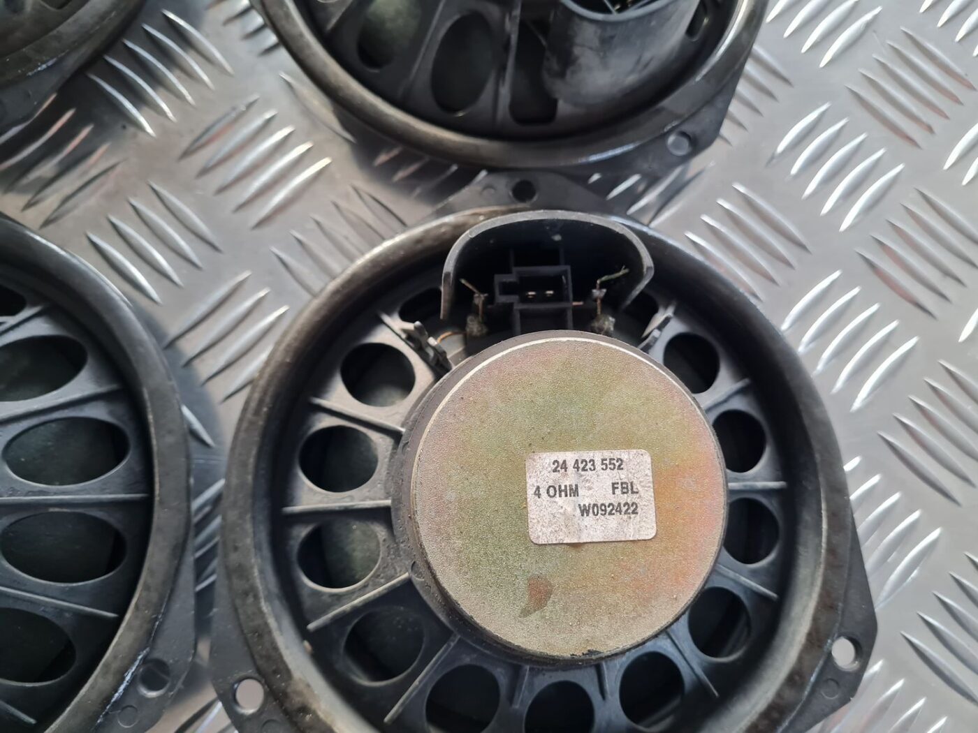 Durvju skaļrunis, apakšā priekš OPEL VECTRA C 2002