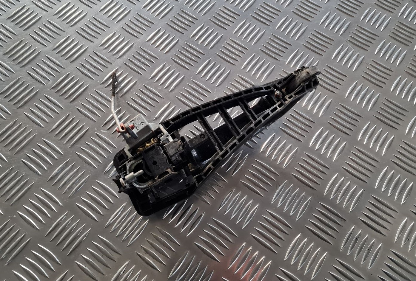 Aizmugurējais kreisais durvju rokturis priekš OPEL VECTRA C 2002