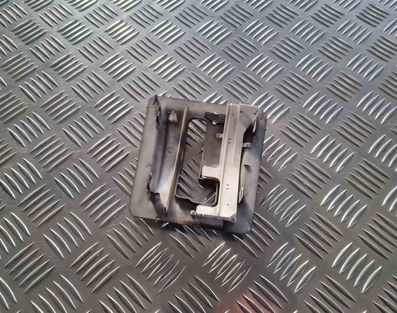 Dekoratīvs rāmis pārnesumu selektoram priekš OPEL VECTRA C 2002