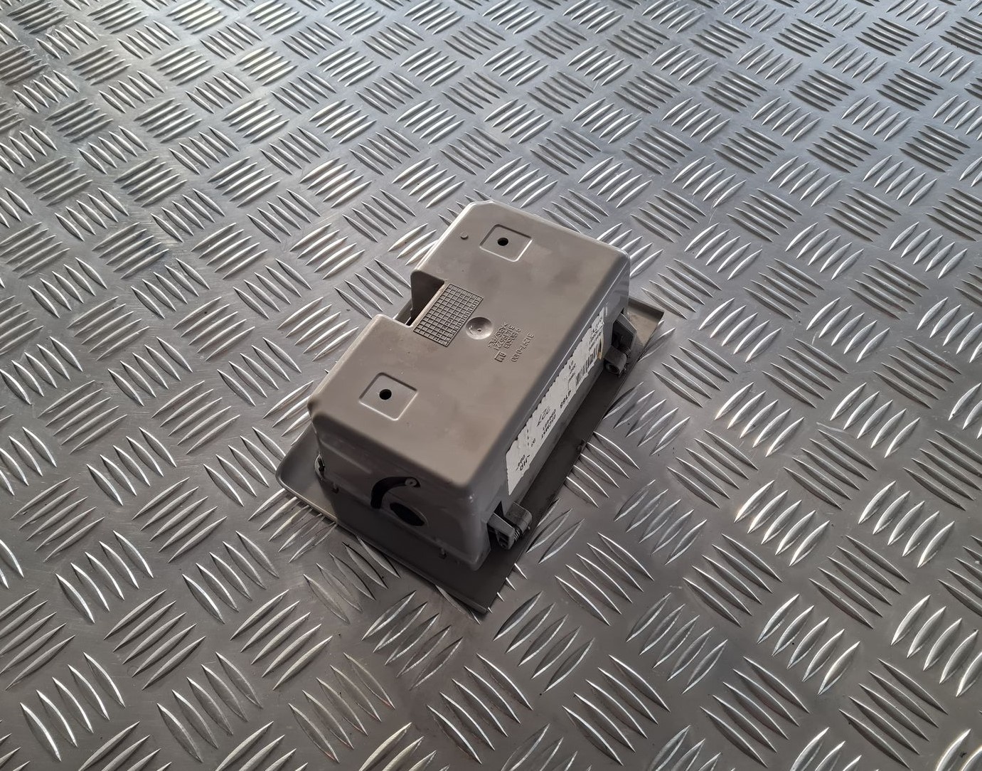 Briļļu uzglabāšanas nodalījums priekš OPEL VECTRA C 2002 4 Briļļu uzglabāšanas nodalījums priekš OPEL VECTRA C 2002