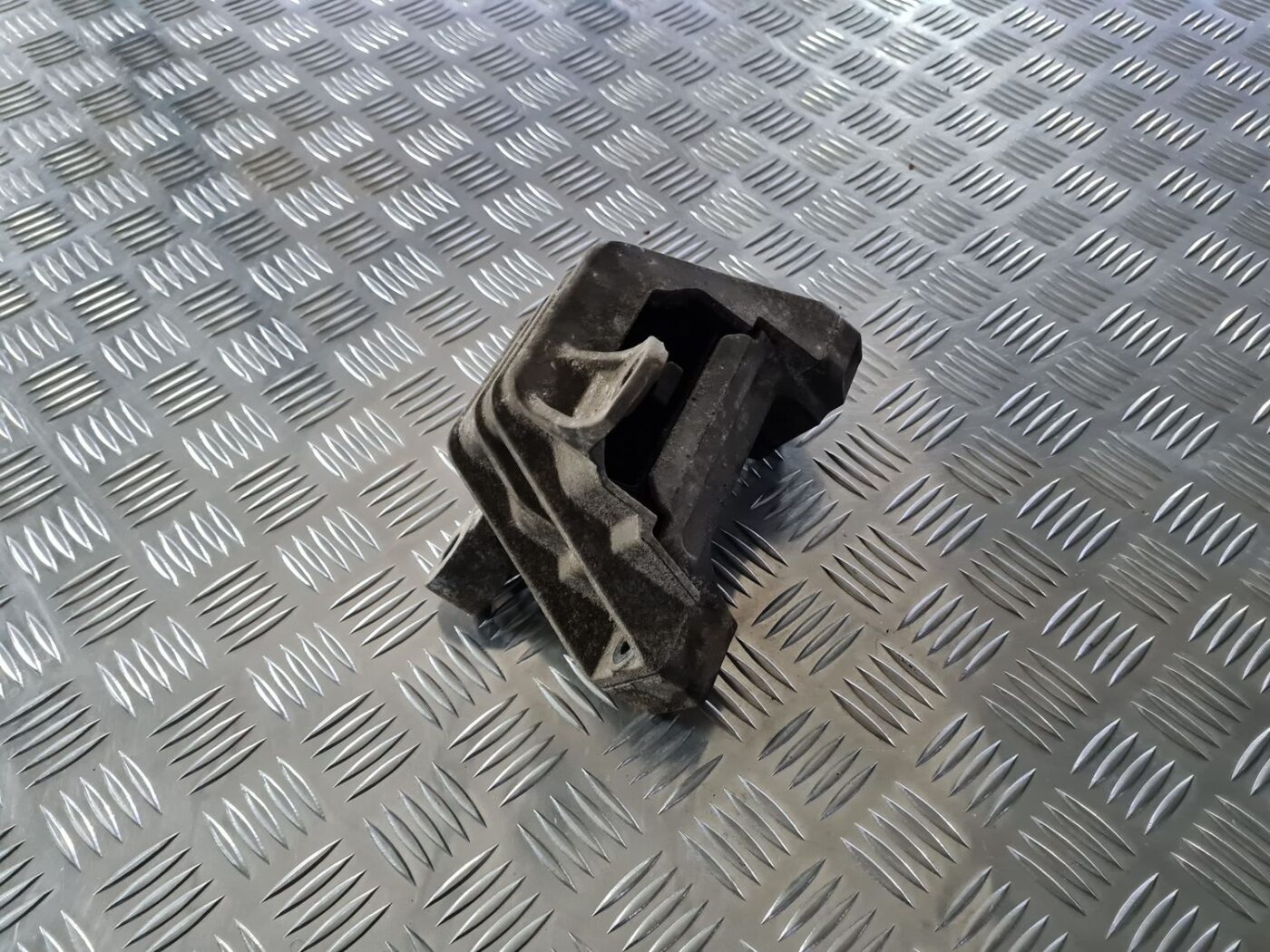 Dzinēja spilvens priekš OPEL VECTRA C 2002 1 Dzinēja spilvens priekš OPEL VECTRA C 2002