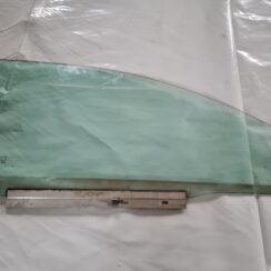 Priekšējo labo durvju stikls priekš OPEL VECTRA C 2002