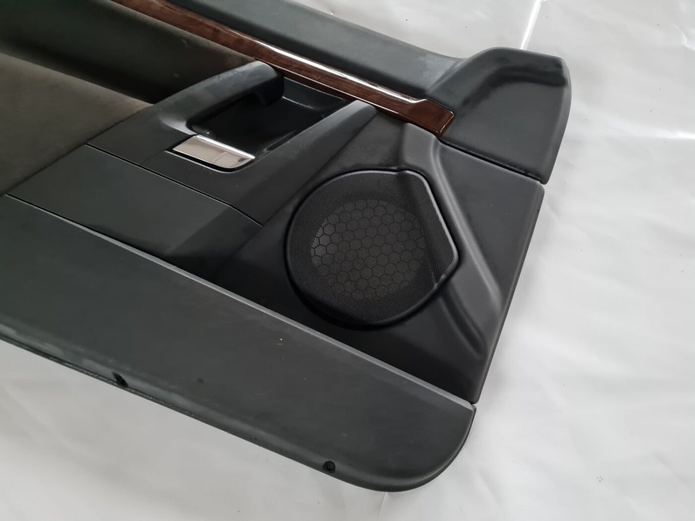 Priekšējo kreiso durvju apdare priekš OPEL VECTRA C 2002 2 Priekšējo kreiso durvju apdare priekš OPEL VECTRA C 2002