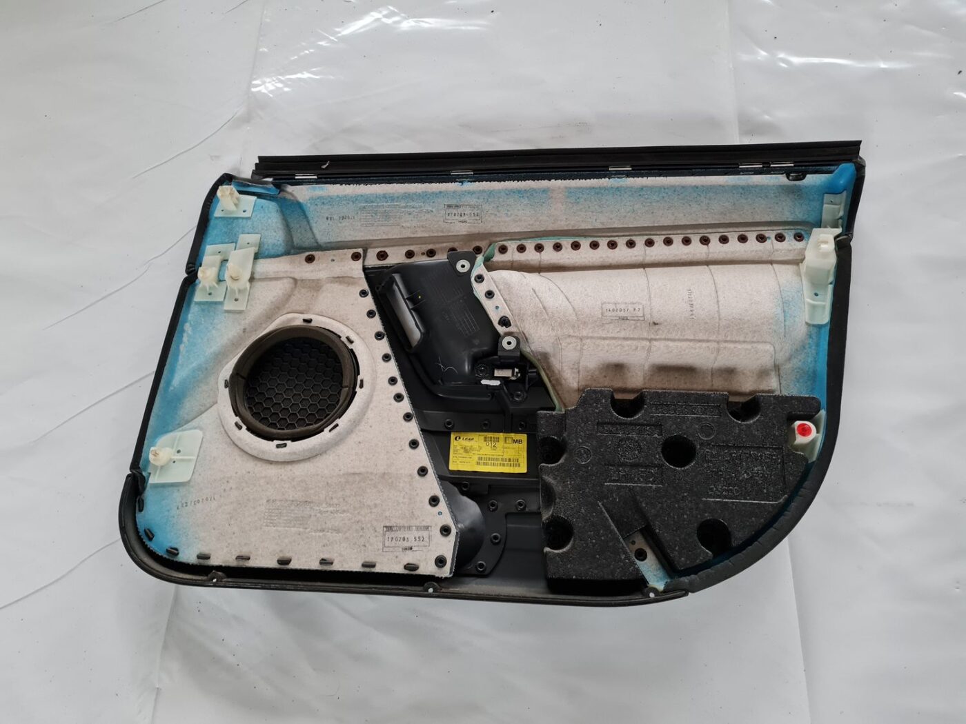 Priekšējo kreiso durvju apdare priekš OPEL VECTRA C 2002 3 Priekšējo kreiso durvju apdare priekš OPEL VECTRA C 2002