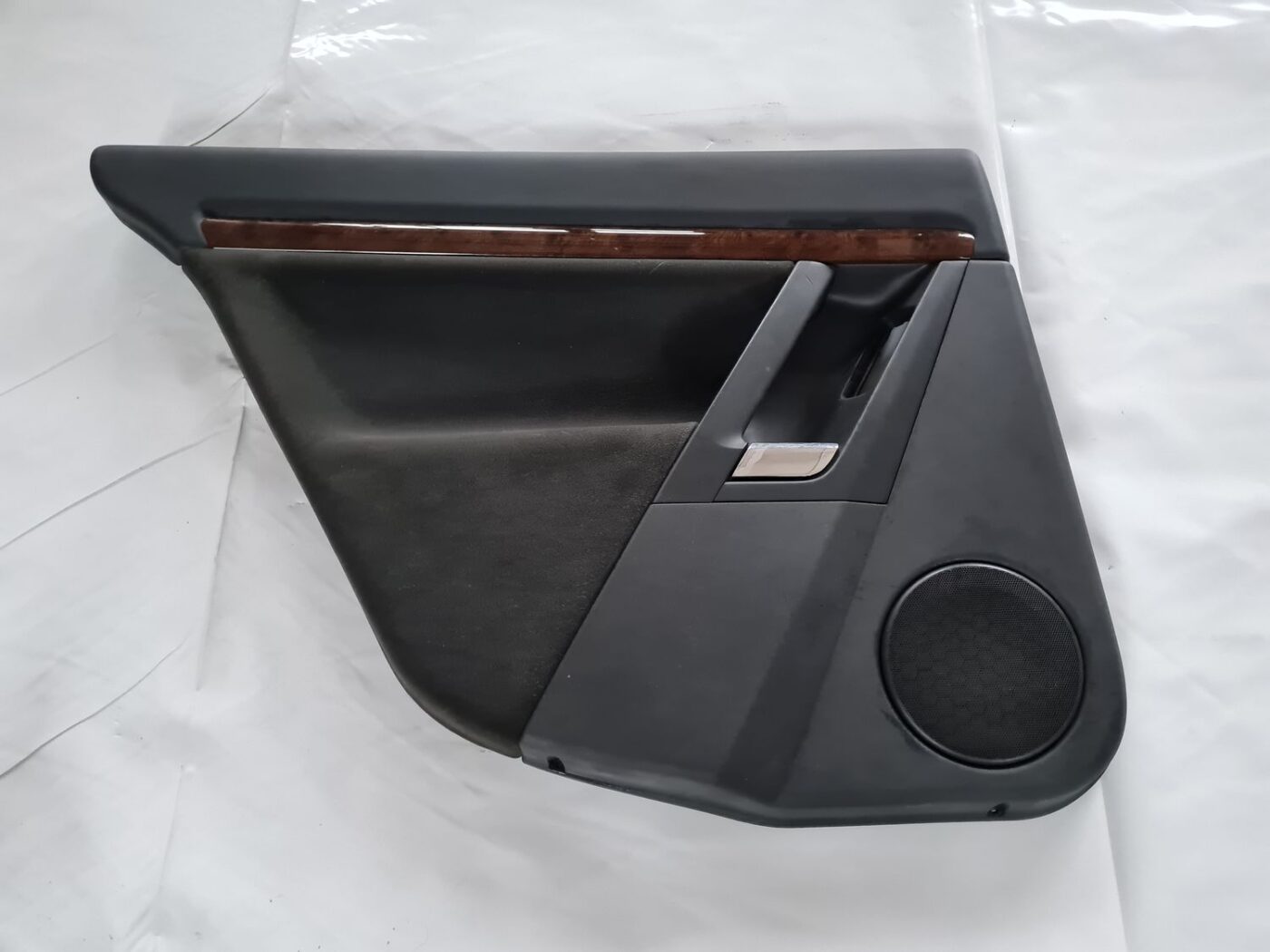 Aizmugurējo kreiso durvju apdare priekš OPEL VECTRA C 2002 1 Aizmugurējo kreiso durvju apdare priekš OPEL VECTRA C 2002