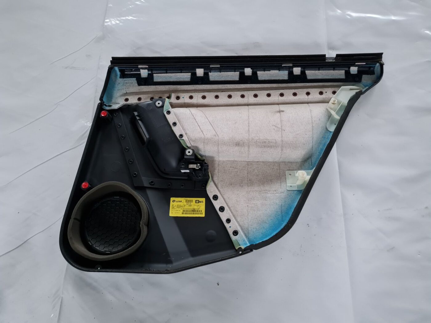 Aizmugurējo kreiso durvju apdare priekš OPEL VECTRA C 2002 3 Aizmugurējo kreiso durvju apdare priekš OPEL VECTRA C 2002