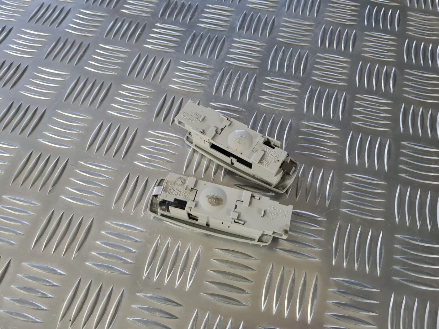 Aizmugurējo sēdvietu apgaismojums priekš VW GOLF IV 1999