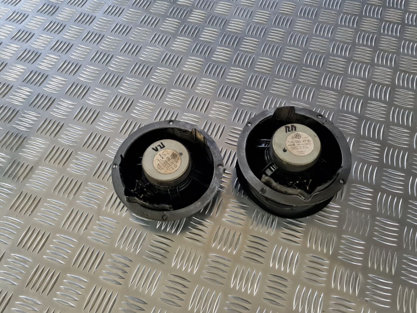 Durvju skaļrunis, apakšā priekš VW GOLF IV 1999