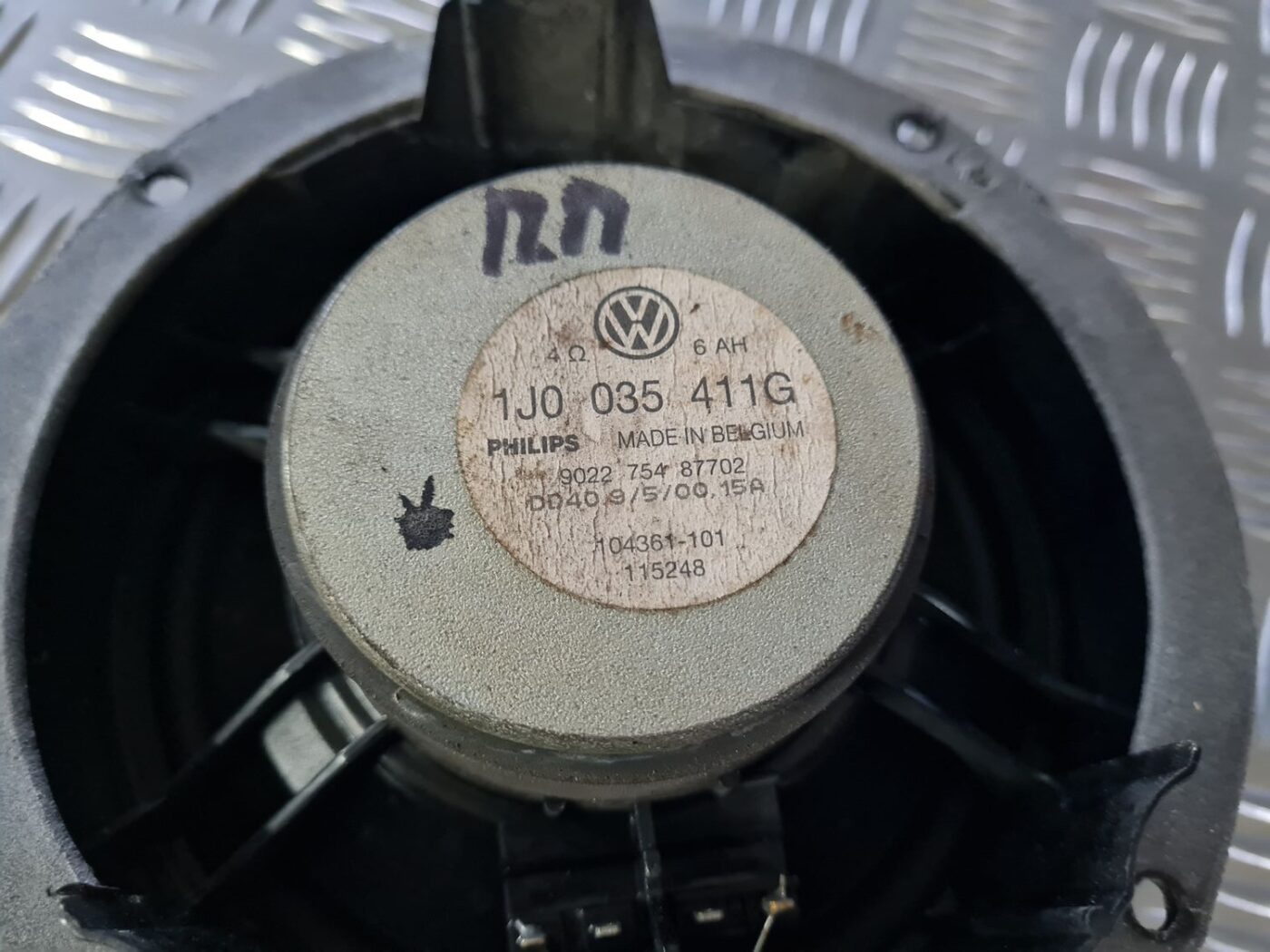 Durvju skaļrunis, apakšā priekš VW GOLF IV 1999