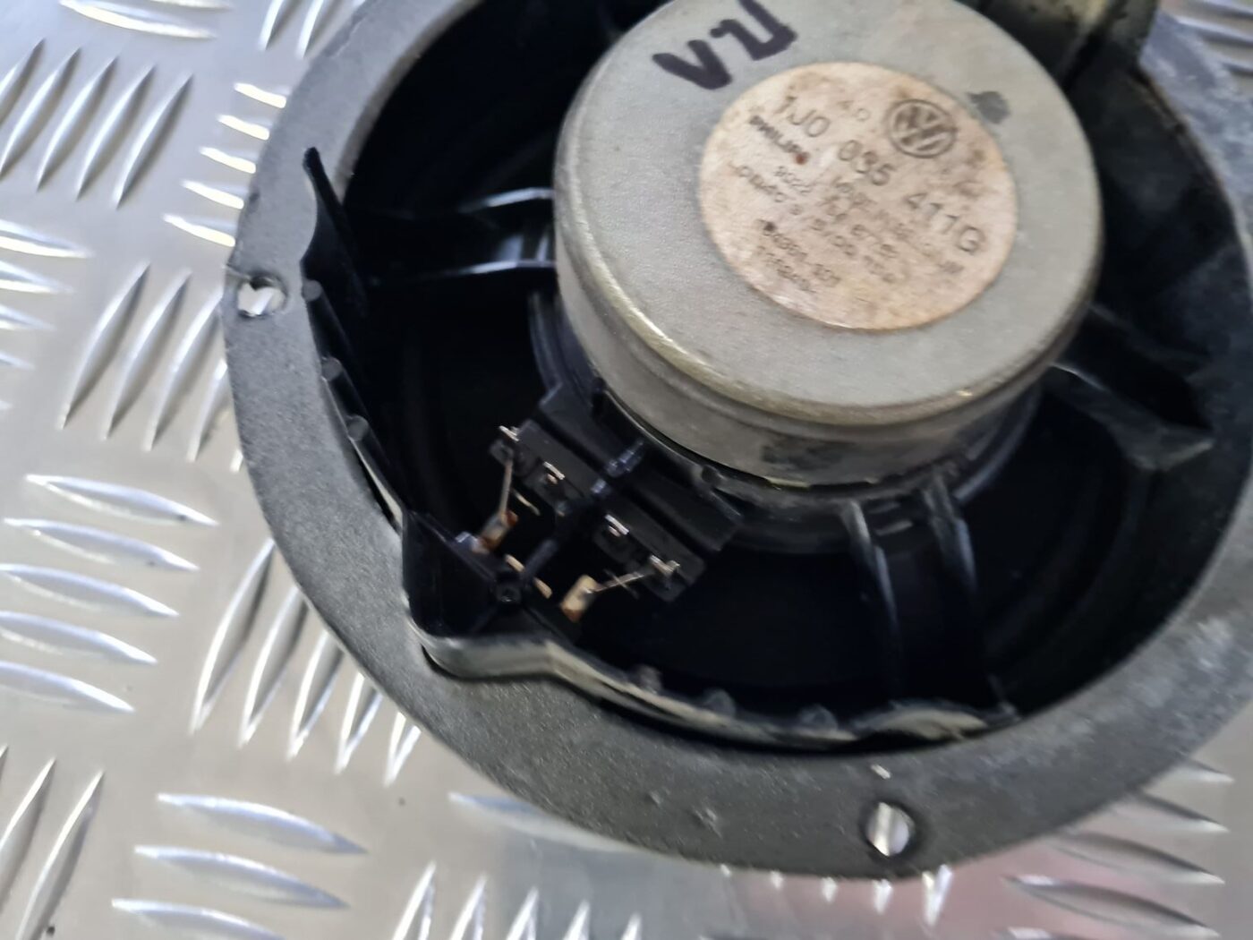 Durvju skaļrunis, apakšā priekš VW GOLF IV 1999