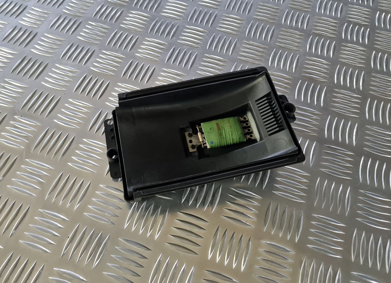 Salona ventilatora rezistors priekš VW GOLF IV 1999 1 Salona ventilatora rezistors priekš VW GOLF IV 1999