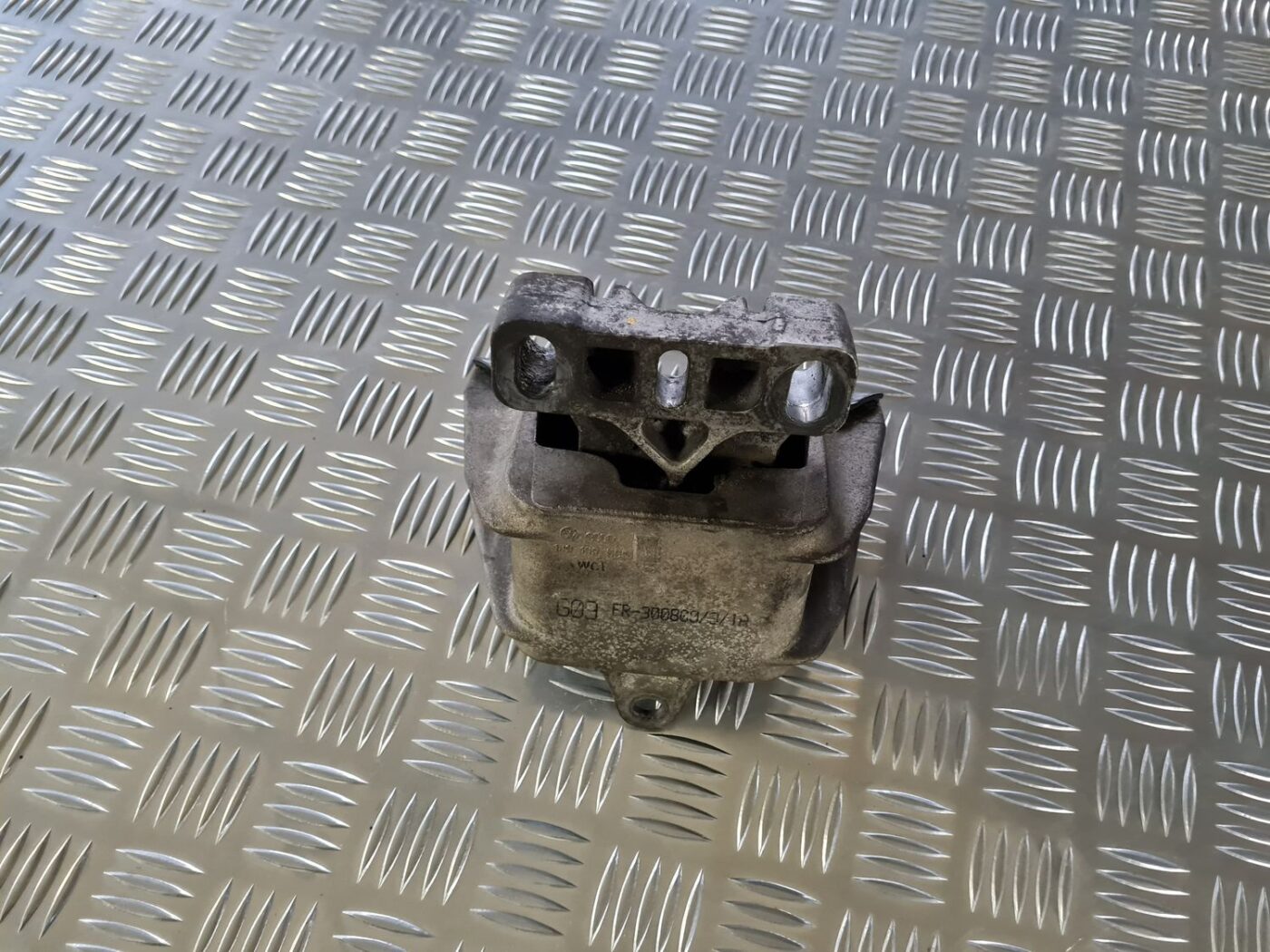 Dzinēja spilvens priekš VW GOLF IV 1999