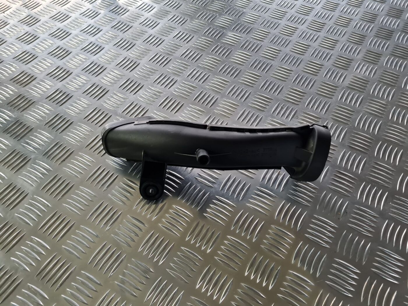 Gaisa ieplūdes šļūtene priekš VW GOLF IV 1999