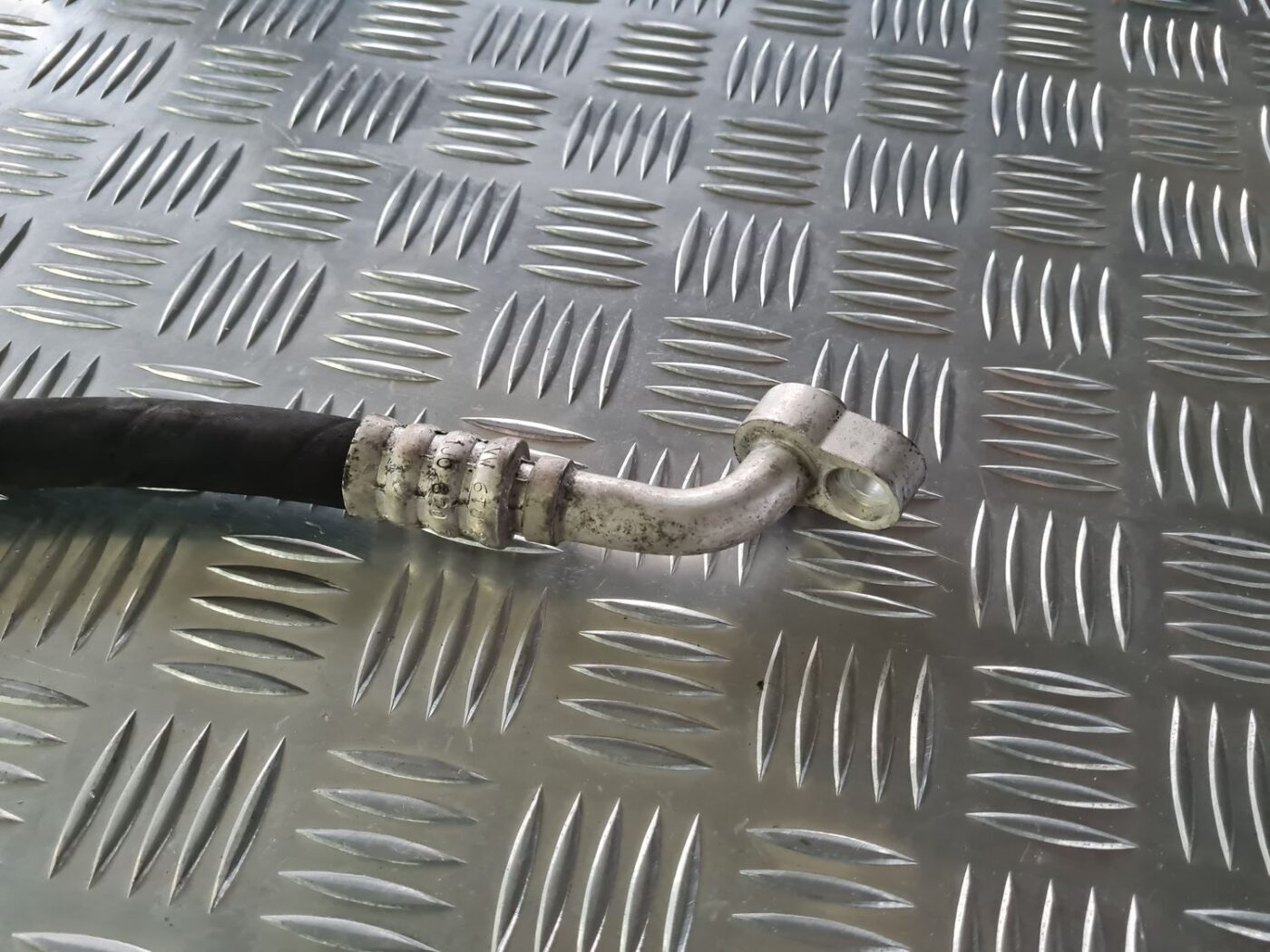 Gaisa kondicioniera caurule priekš VW GOLF IV 1999